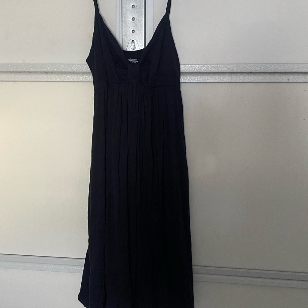 Vans Elegant Black Midi Dress with Straps